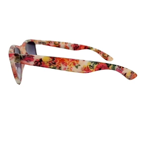 Women's Translucent Floral Print Plastic Frame Horn Rimmed Sunglasses - Picture 4 of 7